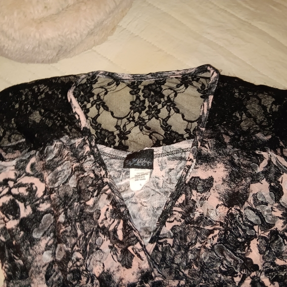 DAYTRIP ladies size small. Lace - Picture 2 of 5